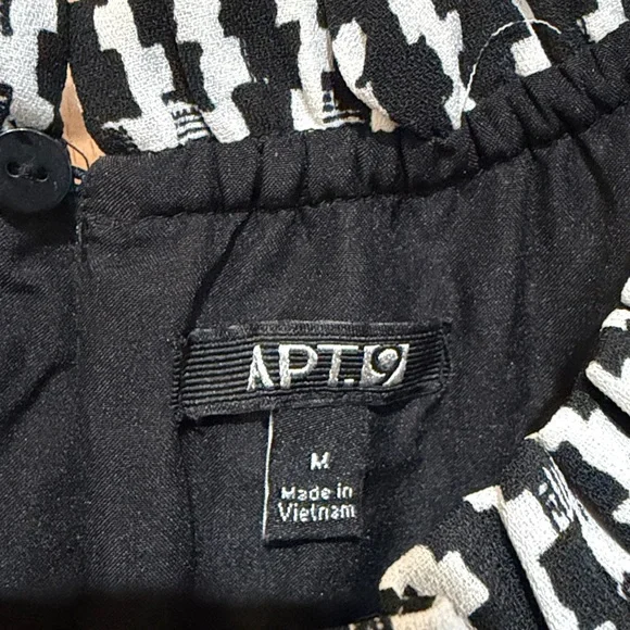 Apt. 9 Black and White Sleeveless Dress
Size M. - Picture 2 of 5